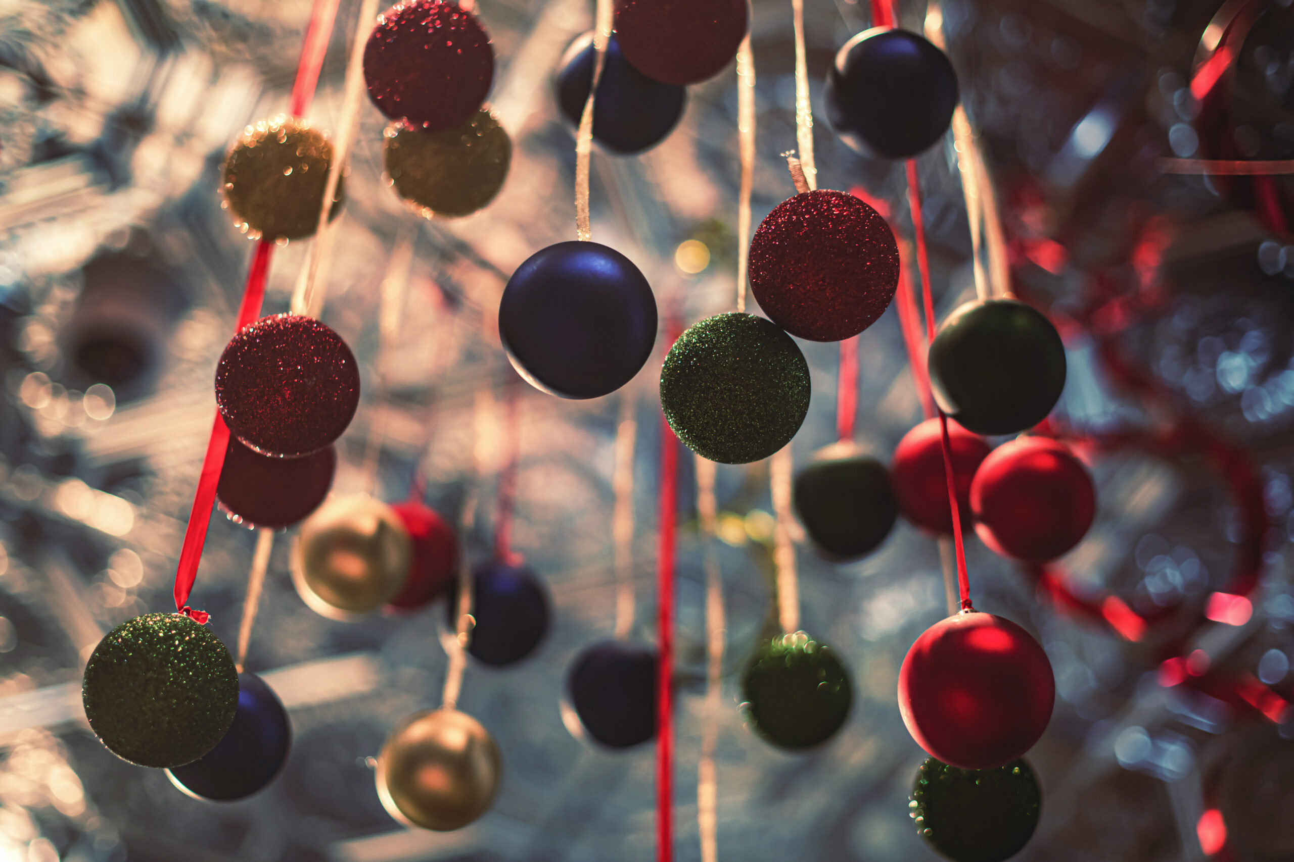 10 adornos navideños con rollos de papel