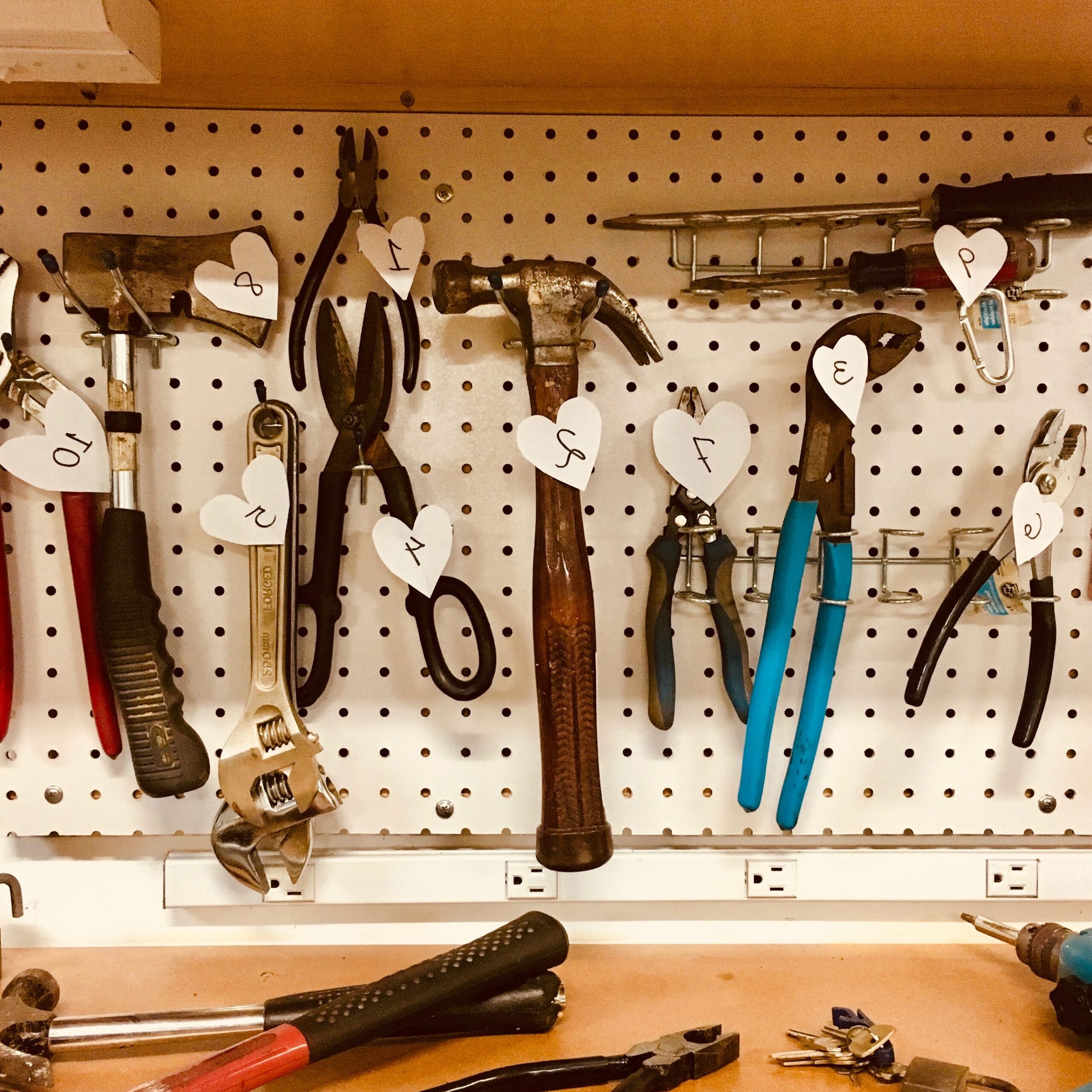 Cómo hacer un reloj de pared con material reciclable